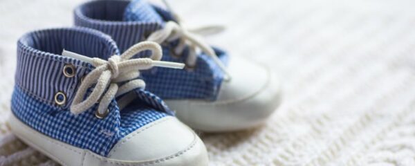 chaussures à bébé