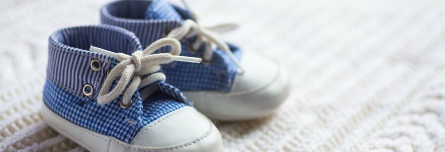 chaussures à bébé